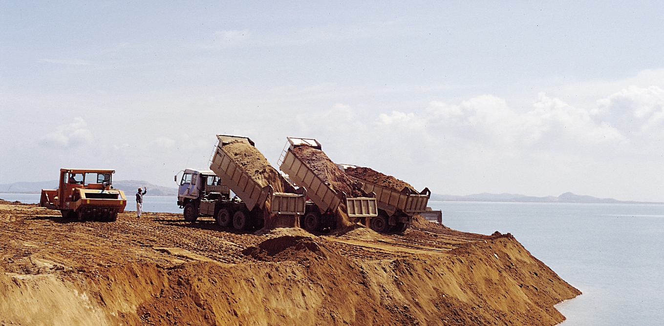 영종도 간척공사 중장비 작업 현장