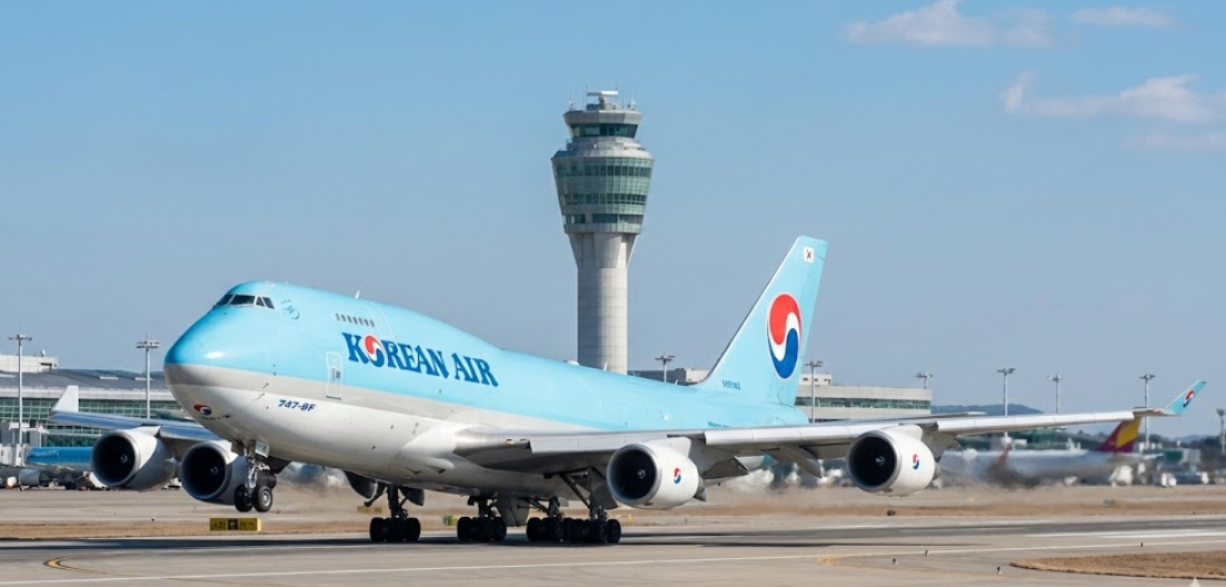 공항 활주로와 여객기 - 착륙료와 주기료 수익의 원천